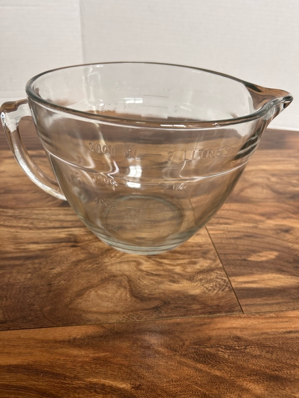 The Pampered Chef 8 Cup Glass Batter Measuring Bowl - Picture 3 of 4